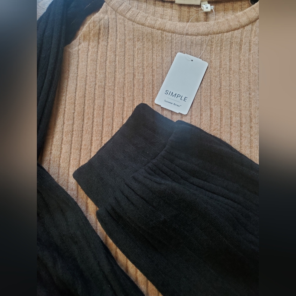 Simple Colorblock Top - Picture 8 of 9